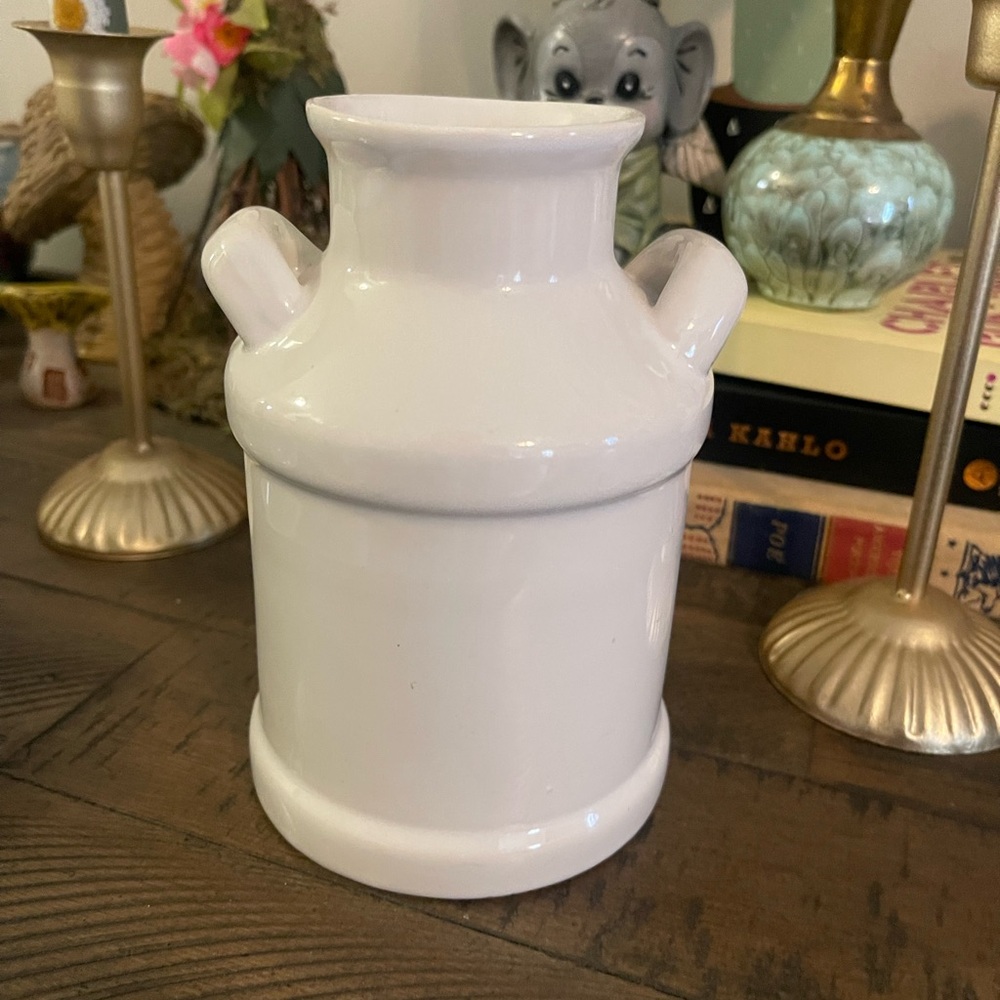 🍓Vintage Ceramic Milk Jug Vase with Strawberry Design - Picture 2 of 5